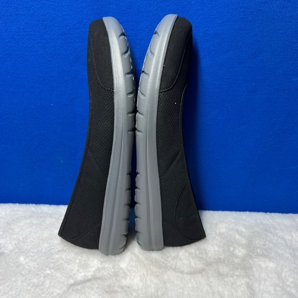NIB/NWT🤩 |•CLARKS•| CLOUDSTEPPERS Comfort Slip On Black Shoes Size 9 1/2 - Picture 6 of 15